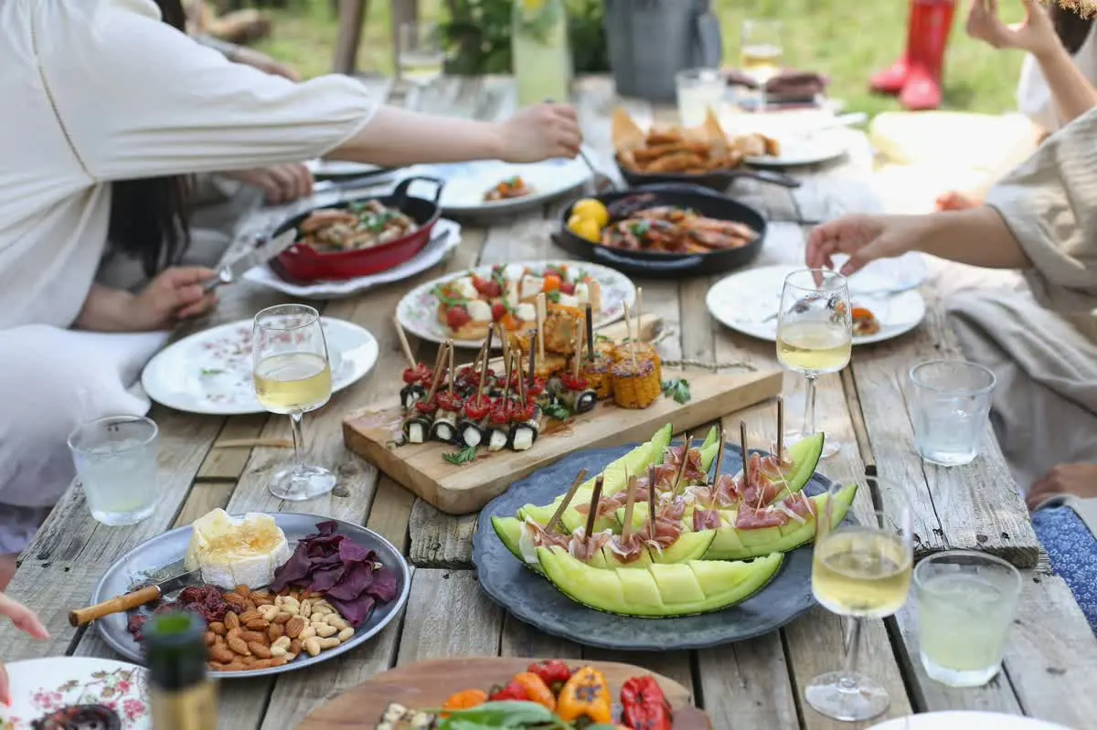 Party Like a Pro: Healthy Eating Hacks for Gatherings